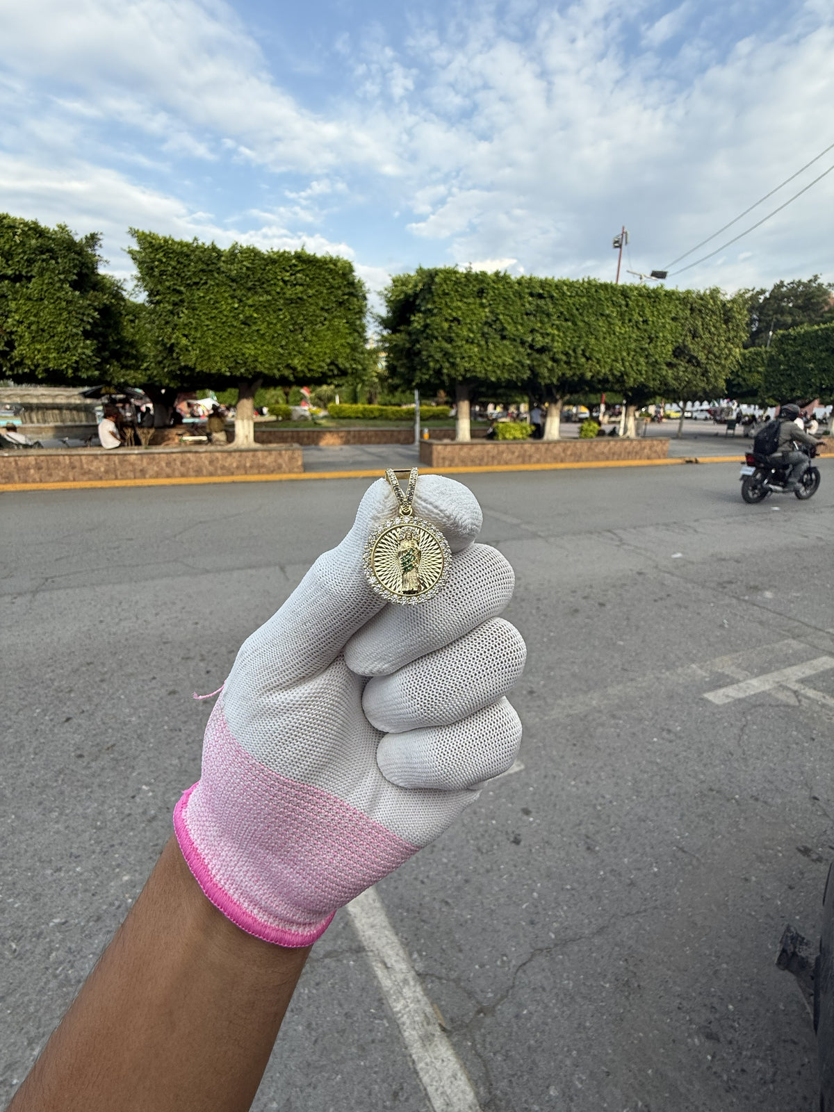 Medalla Redonda de San Judas Tadeo 10k  con Circonitas