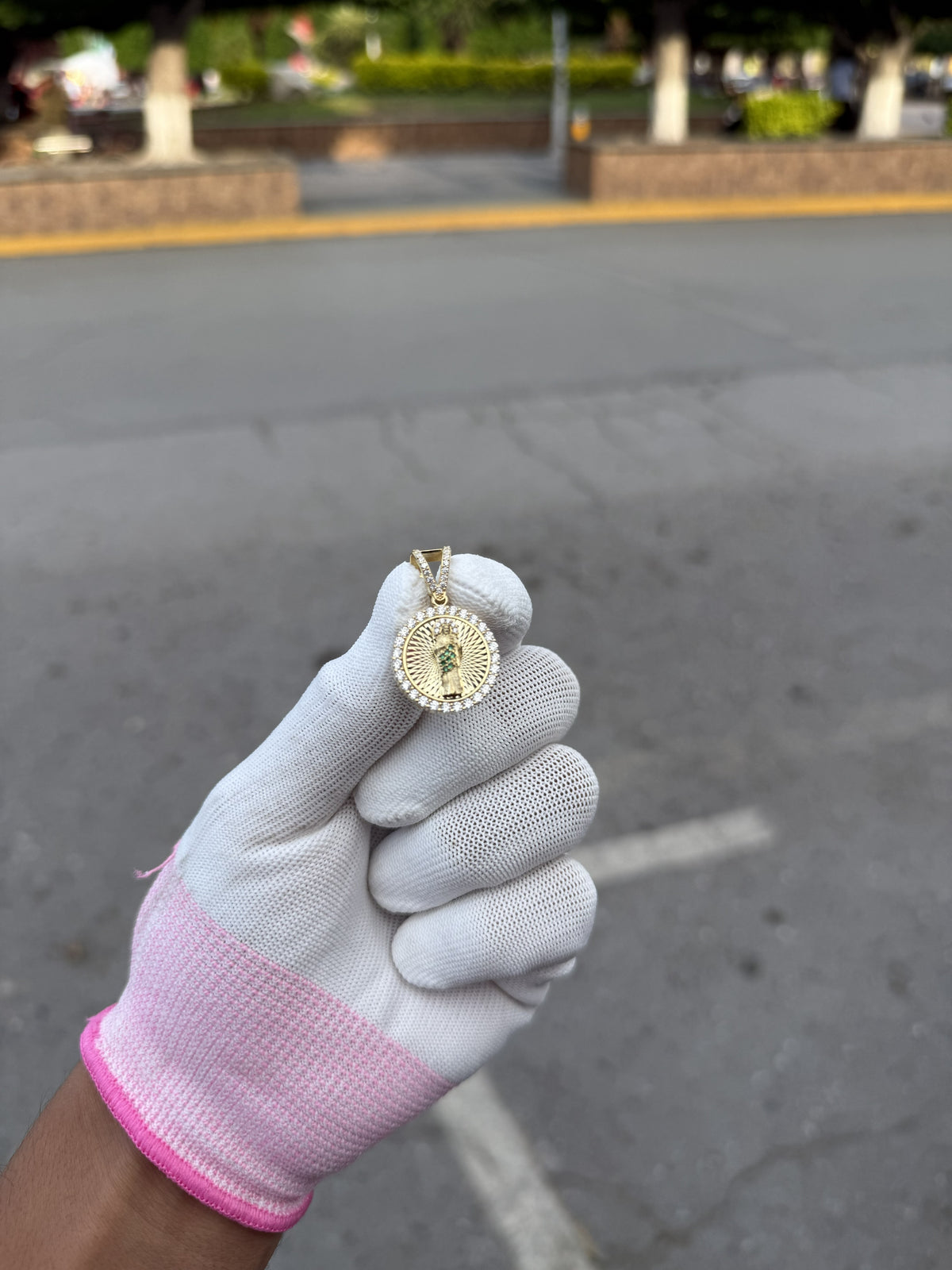 Medalla Redonda de San Judas Tadeo 10k  con Circonitas